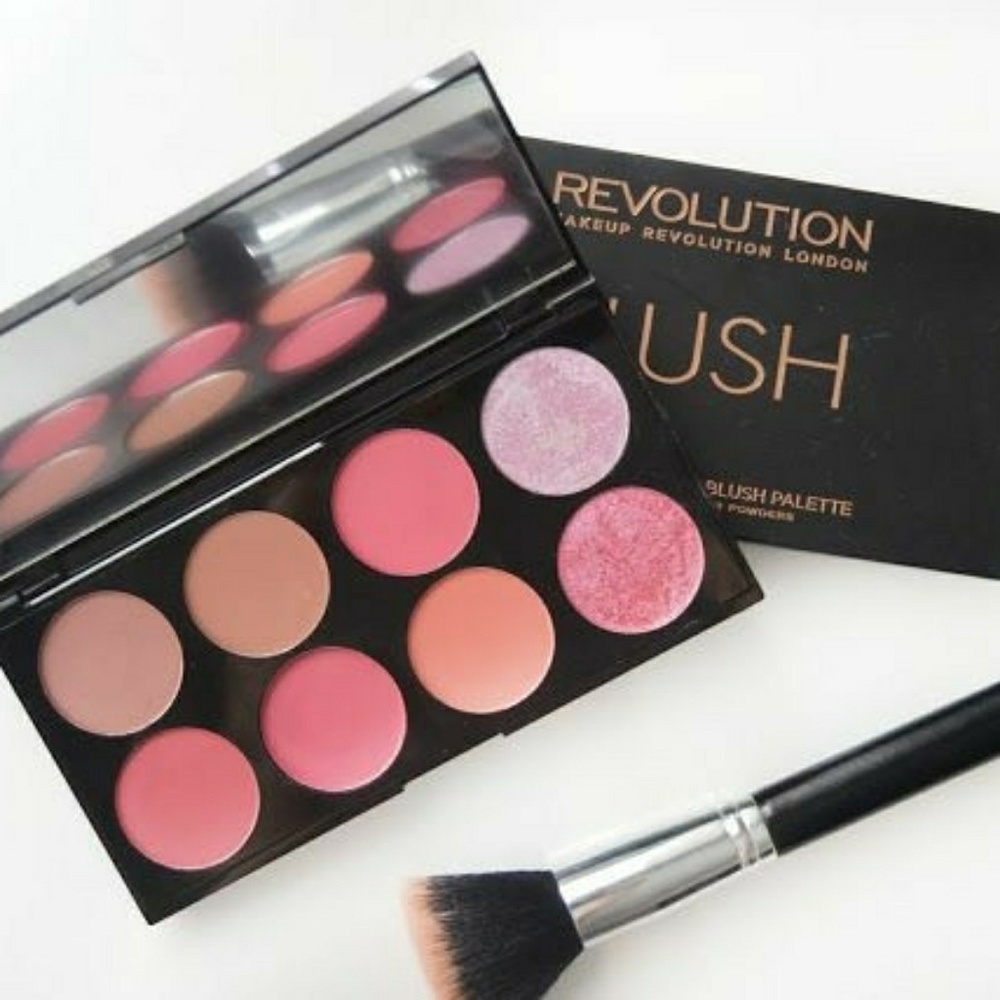 Revolution  makeup sugar and spice  blush plattles